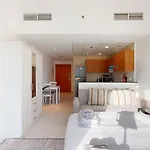 Lovely Studio, Fully Upgraded, Partial Lake View
